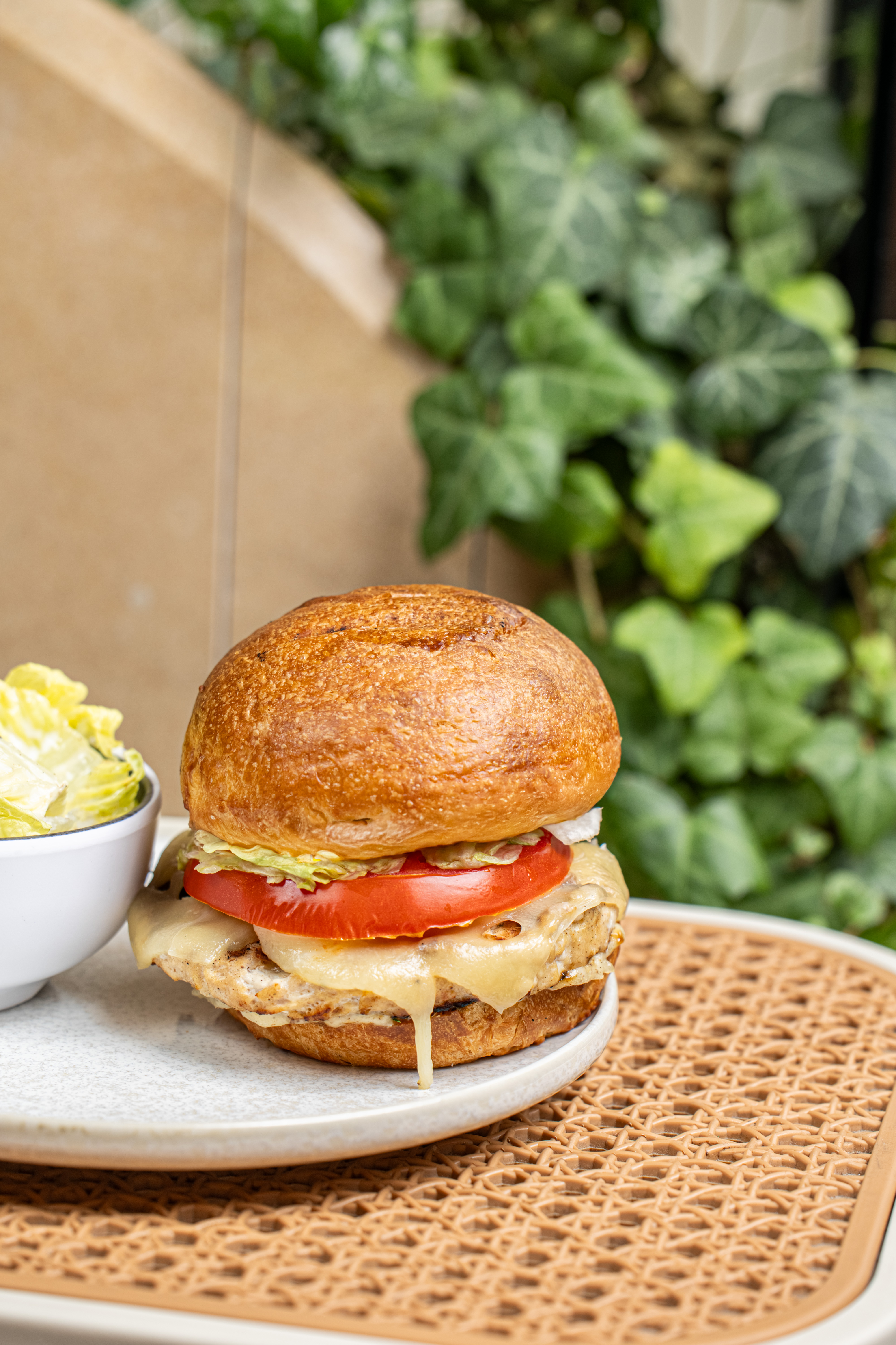 CLASSIC CHICKEN BURGER (SOURDOUGH)